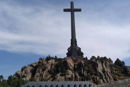 El Valle de los Caídos se encuentra unos 50 kilómetros al oeste de Madrid, España