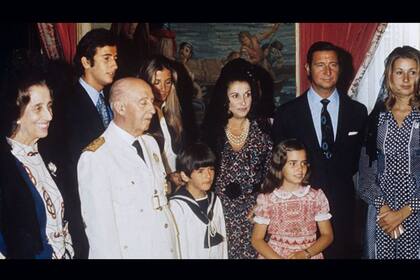 La familia Franco presentó varios recursos para intentar detener la exhumación del general (de blanco en la imagen)