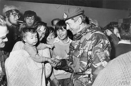 El general Jeremy Moore, de los Royal Marines, comandante de las fuerzas británicas, en Malvinas tras la caída de Puerto Argentino.