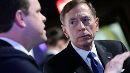 El general Petraeus es uno de los que piden más seguridad en los centros biológicos
