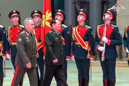El general Zhang Youxia, vicepresidente de la Comisión Central Militar de China, y el ministro de Defensa de Rusia Sergei Shoigu