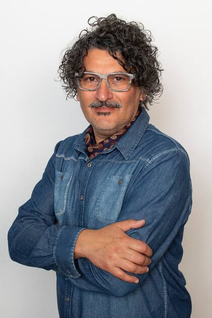 El genial chef, Darío Gualtieri cocina mollejas desde los fuegos de La Malbequería