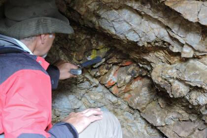 El geólogo tiene un rol clave en las etapas de exploración y extracción de la industria petrolera y minera