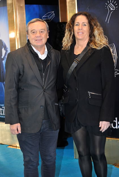 El gerente de contenidos de eltrece, Pablo Codevilla, y su esposa Noelí Calvo