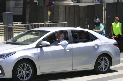 Alberto Fernández manejó su auto hacia el Congreso