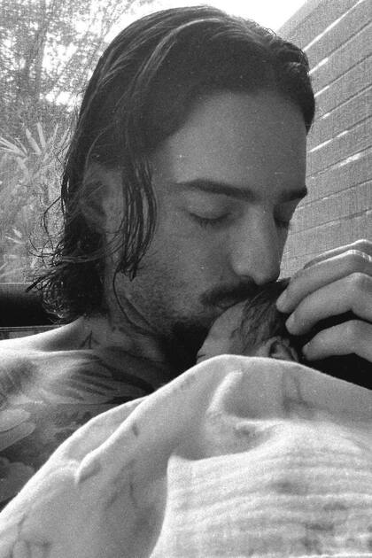 El gesto de amor de Maluma con su heredera, Paris, que nació el sábado 9 de marzo.