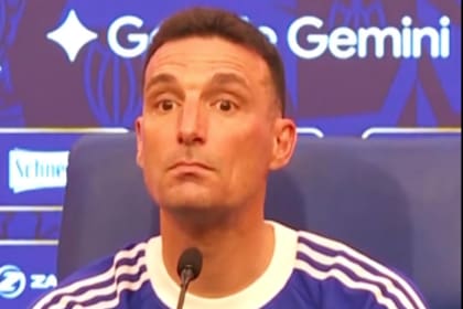 El gesto de asombro de Scaloni durante la conferencia de prensa