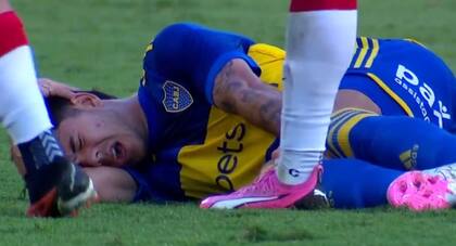 El gesto de dolor de Lucas Blondel tras lesionarse; estará varios meses afuera de las canchas