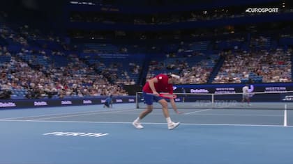 El gesto de Fritz en la United Cup, burlándose de la estatura de Báez; el argentino terminó triunfando en tres sets