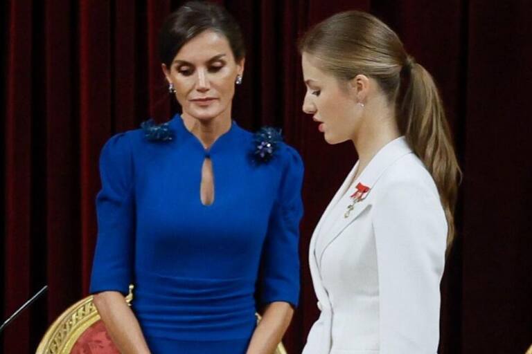 La reina Letizia rompió el protocolo y tuvo un llamativo gesto con la princesa Leonor en el día de la jura de la Constitución