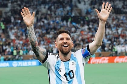 Lionel Messi disputaría el último Mundial de su carrera y se convertiría en el jugador con más participaciones