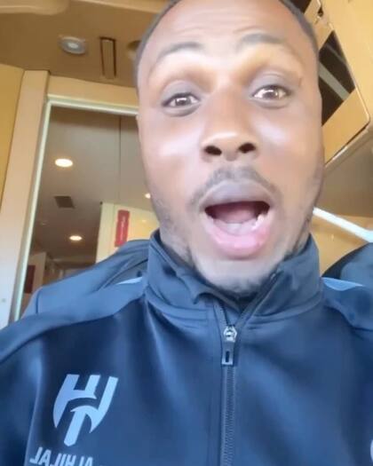 El gesto de sorpresa de Odion Ighalo al mostrarles a Koulibaly y Kante los lujos que tiene los futbolistas en la liga saudí