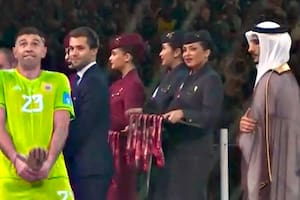 La cara del jeque de Qatar tras el gesto de Dibu Martínez que se hizo viral