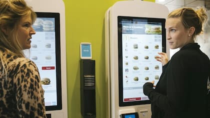 El gigante de la comida rápida está probando el uso de quioscos de autoservicio en algunos de sus locales en EE.UU.