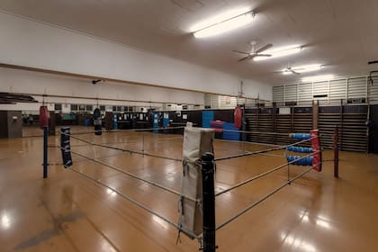 El gimnasio en el subsuelo de la Facultad. 