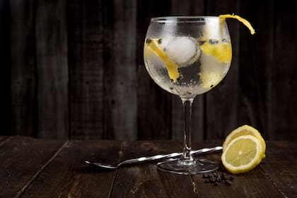 El gin tonic está de regreso hace rato, pero no siempre sale en casa como en los bares