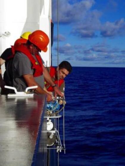 Los investigadores usaron sondas para tomar muestras del agua