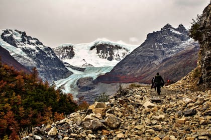 El glaciar Calluqueo desciende por la vertiente occidental del monte San Lorenzo.