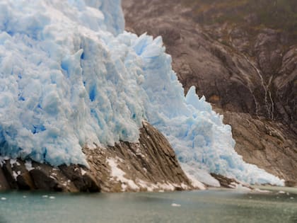 El glaciar Sarmiento, que marca el final de la excursión full day ballenas