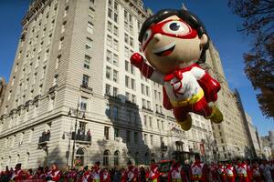 Los personajes animados invaden Nueva York durante el desfile de globos de Acción de Gracias