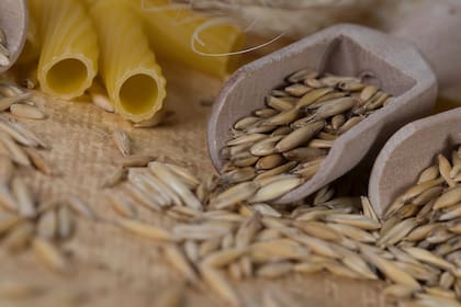 El gluten es una proteína que está presente en cereales como el trigo, la avena, la cebada y el centeno