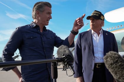 El gobernador acusó a Donald Trump de poner en riesgo el crecimiento de California con tarifas “irresponsables”