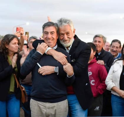 El gobernador Alberto Rodríguez Saá y su candidato Jorge "Gato" Fernández, esta semana en un acto en Villa Mercedes.