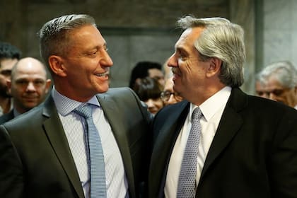 El gobernador Arcioni, que jugará electoralmente con una fuerza propia, junto con Alberto Fernández