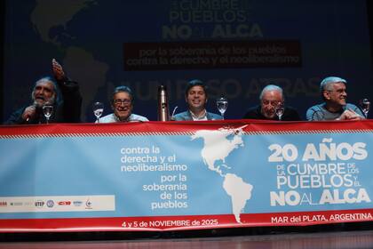 El gobernador Axel Kicillof en el acto de cierre de A 20 años de No al ALCA, en Mar del Plata