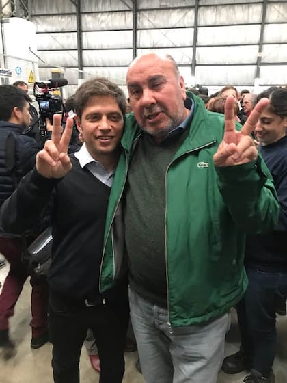El gobernador Axel Kicillof junto a Hugo Sini (crédito: Twitter).