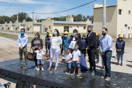 Él gobernador Axel Kicillof, el diputado Máximo Kirchner y la intendenta Marial Fernández inauguraron un barrio con la entrega de 364 viviendas el 4 de diciembre pasado; hoy es territorio de disputa narco