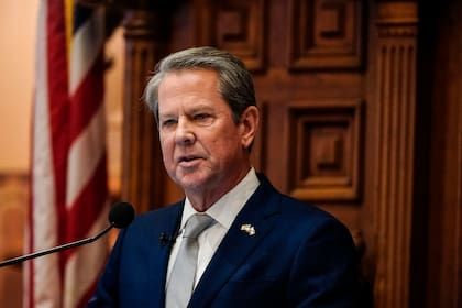 El gobernador Brian Kemp destacó que este programa busca devolver parte de los excedentes y aliviar los costos de vida locales