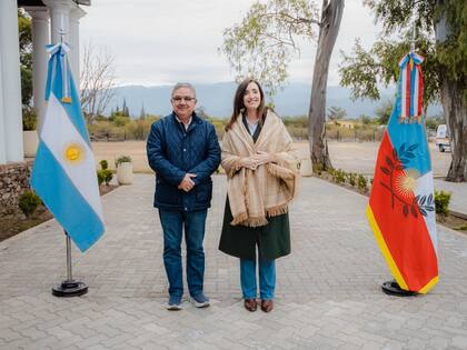 El gobernador catamarqueño, Raúl Jalil, junto a la vicepresidenta, Victoria Villarruel