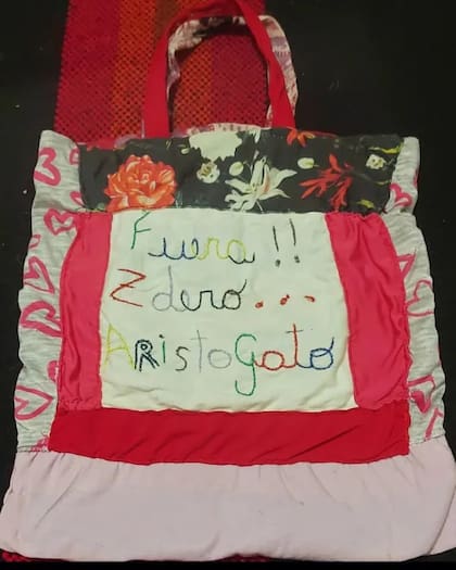 El gobernador chaqueño Zdero, blanco de Acuña en sus productos