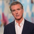 Newsom anuncia un fondo de ayuda millonario para migrantes en California y apunta contra el ICE