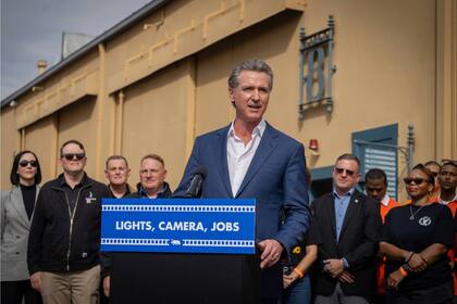 El gobernador de California anunció nuevas medidas que favorecen a los trabajadores del estado