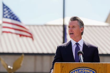El gobernador de California, Gavin Newsom, busca ayudar a los dueños de viviendas de bajos y medianos ingresos con Safe Homes