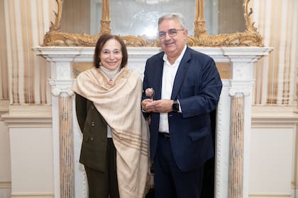 El gobernador de Catamarca, Raúl Jalil, junto a Susan Segal, del Consejo de las Américas.