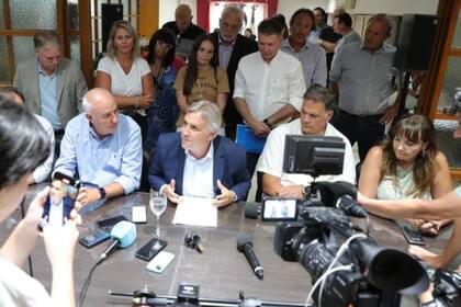 El gobernador de Córdoba durante la conferencia de prensa