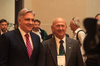 El gobernador de Córdoba, Martín Llaryora junto a el presidente de CRA, Carlos Castagnani
