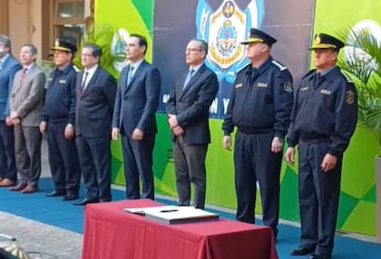 El gobernador de Corrientes, Gustavo Valdés, en el acto de asunción de la nueva cúpula de la policía