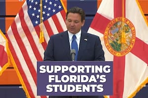Ron DeSantis firmó dos leyes que impactan en las escuelas de Florida y generó rechazo