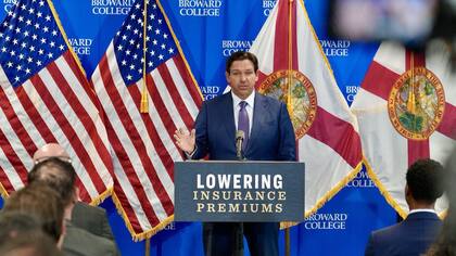El gobernador de Florida, Ron DeSantis, apoyó la postura del presidente Donald Trump sobre los gastos de los centros de datos de IA