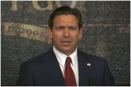 El gobernador de Florida, Ron DeSantis, ha sido impulsor de leyes como la SB1718