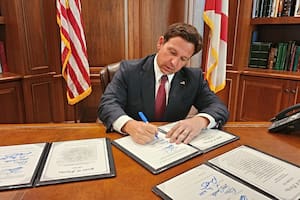 DeSantis firmó una ley que complica a los residentes de Florida que usan esta medida de seguridad a sus casas