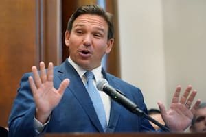 El gobernador Ron DeSantis promete una controvertida ley sobre las armas