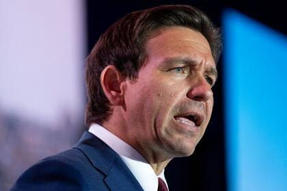 El gobernador de Florida y precandidato presidencial republicano, Ron DeSantis (AP Foto/Jacquelyn Martin, Archivo)