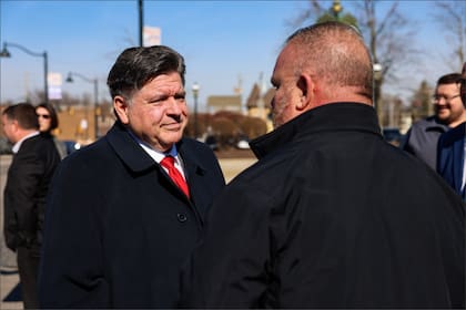 El gobernador de Illinois anunció la expansión del programa millonario que otorga financiamiento a los distritos que cumplen con ciertos criterios de elegibilidad