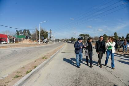 El gobernador de la provincia de Buenos Aires, Axel Kicillof, junto a Gabriel Katopodis y Ricardo Curutchet en Marcos Paz