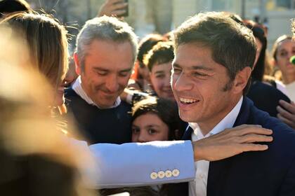 El gobernador de la provincia de Buenos Aires Axel Kicillof participa junto a estudiantes secundarios de La Plata de la marcha en conmemoración de la Noche de los Lapices